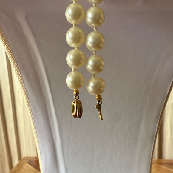 Vintage Extra long/Faux Pearl Necklace - Picture 3 of 3
